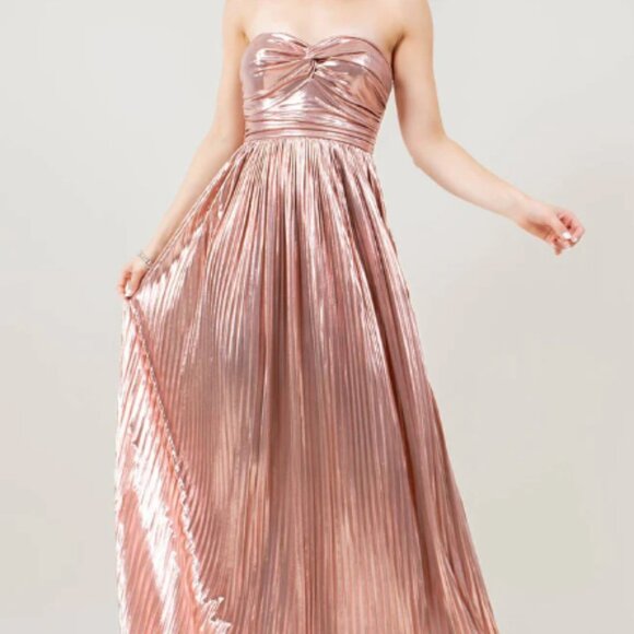 Best dress for homecoming,bridesmaid or any extravagant event - Picture 1 of 3